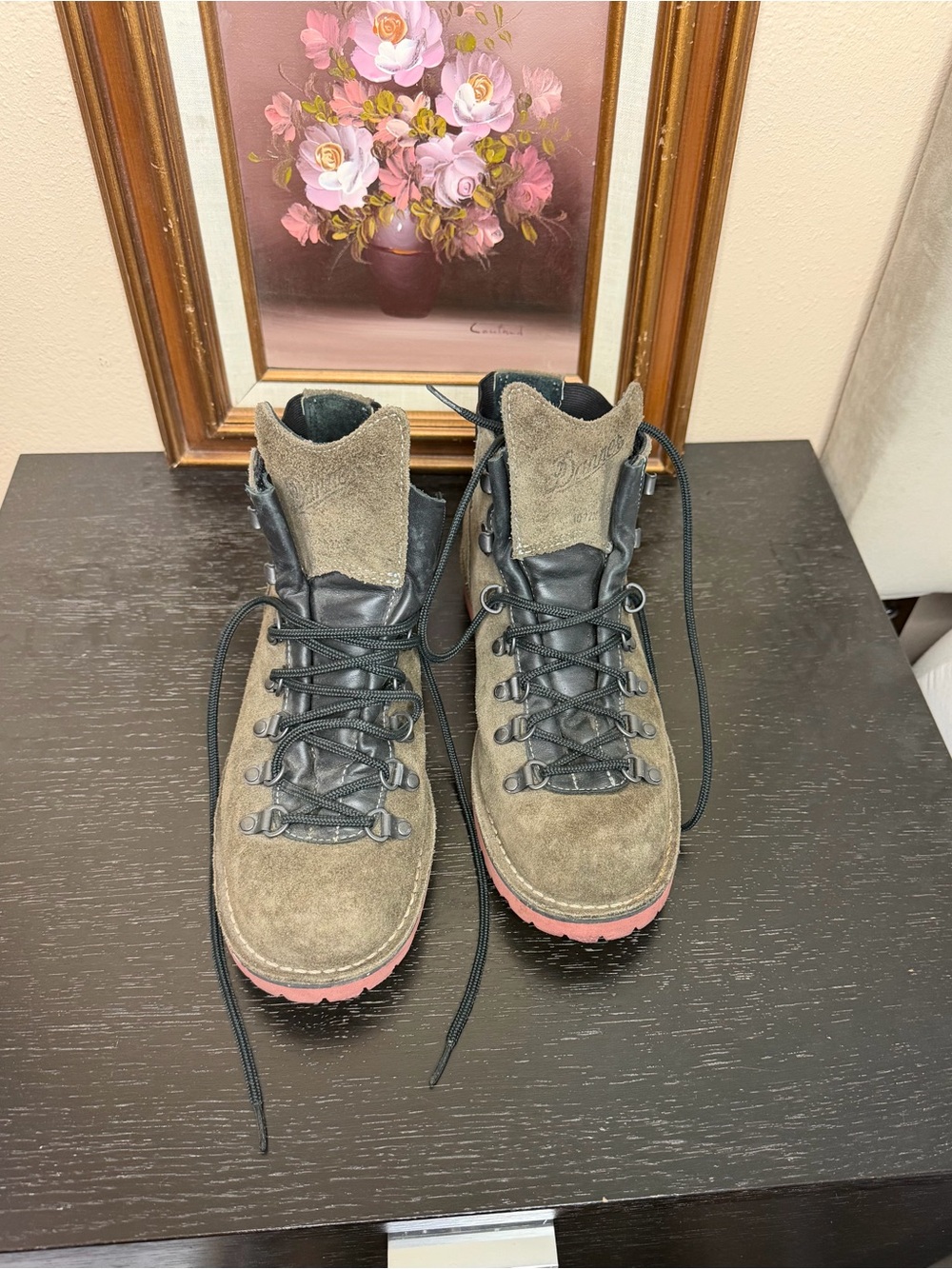 Danner Men’s Vertigo suede hiking boots size US 8